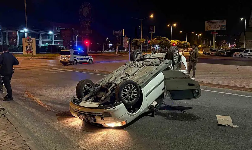 Kamyonla çarpışan otomobil takla attı