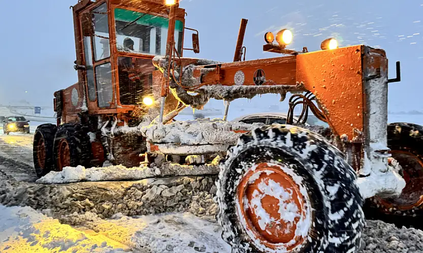 Kar ulaşımı felç etti! Başkan o yolların kapatıldığını duyurdu