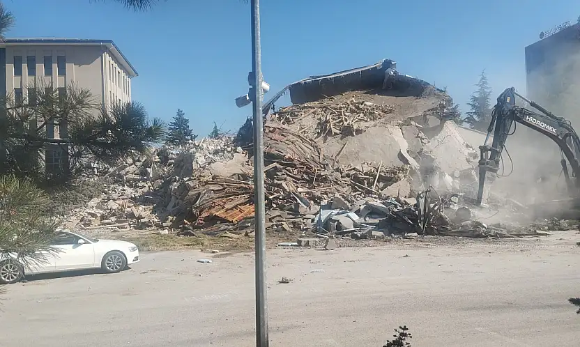 Kayseri'de 54 yıllık Müdürlük binası yok oldu!