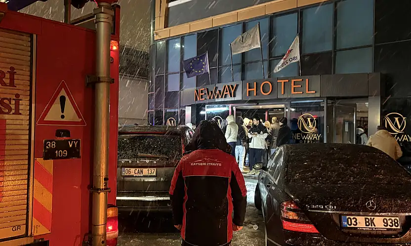 Kayseri'de 8 katlı otelde yangın