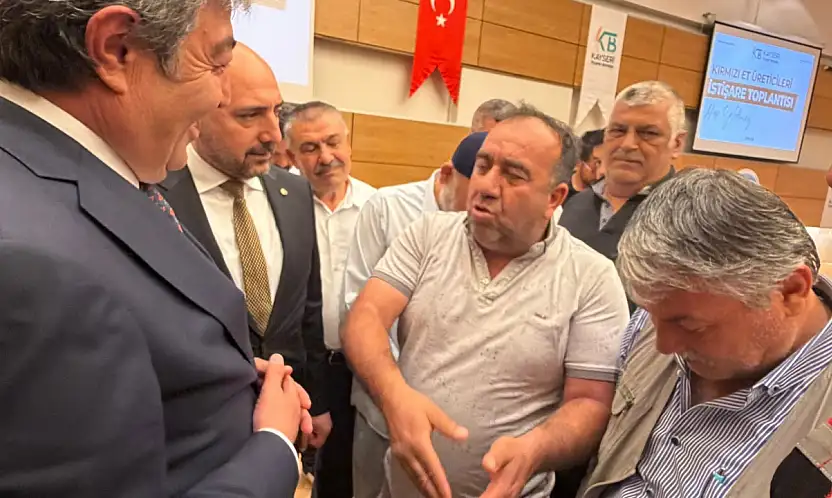Kayseri'de AK Partili vekilin etrafını sardılar