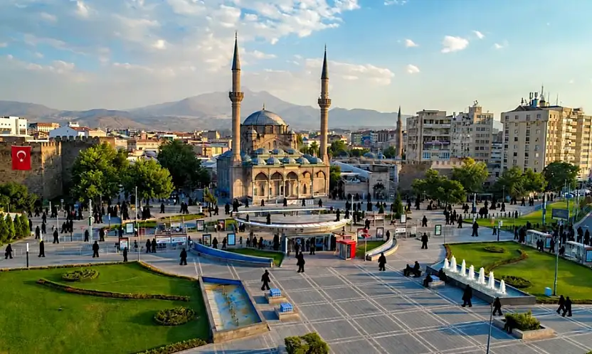 Kayseri'de ayda o partiye 500 kişi katılıyor!