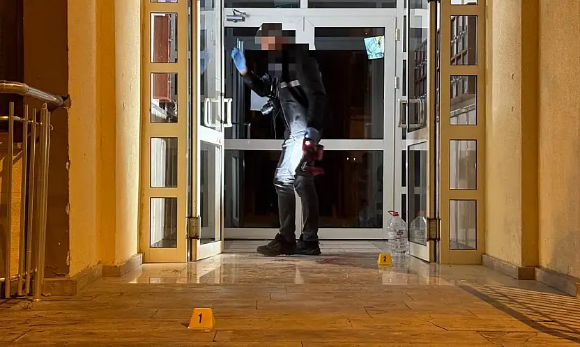 Kayseri'de bina önünde hareketli dakikalar! 2 kişi bıçaklandı