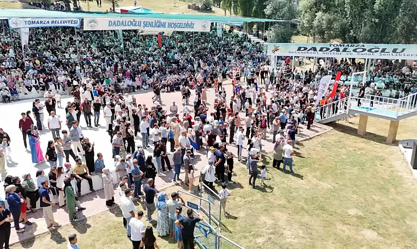 Kayseri'de binlerce kişi orada buluştu! Türküler ve halaylar geceye damga vurdu