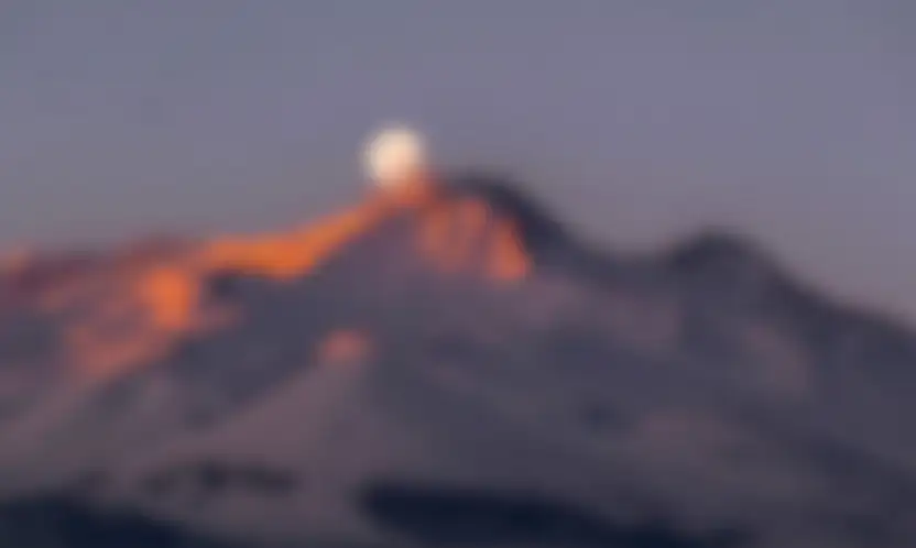 Kayseri'de bu manzarayı görenler telefona sarıldı! Ay ile birleşti