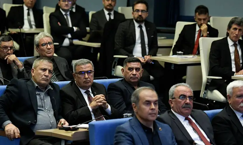 Kayseri'de 'Çekimser oy' tartışması alevlendi! O isme 'İstifa et' çağrısı: Yaptığı inşaatlar, sahibi olduğu arsalar incelenmeli!