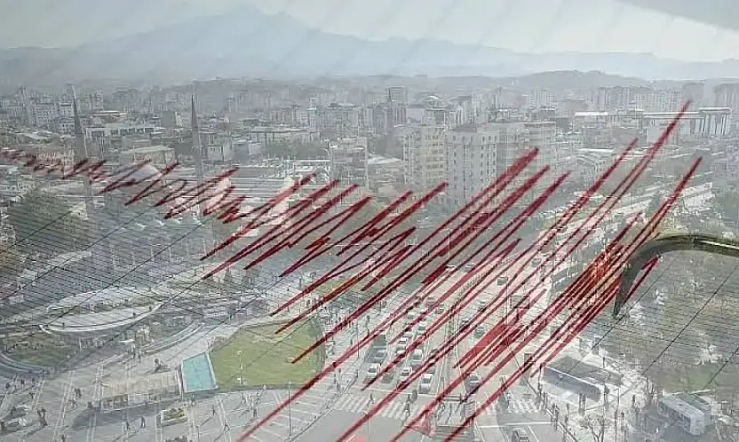 Kayseri'de deprem! Gece 4 kez sallandı