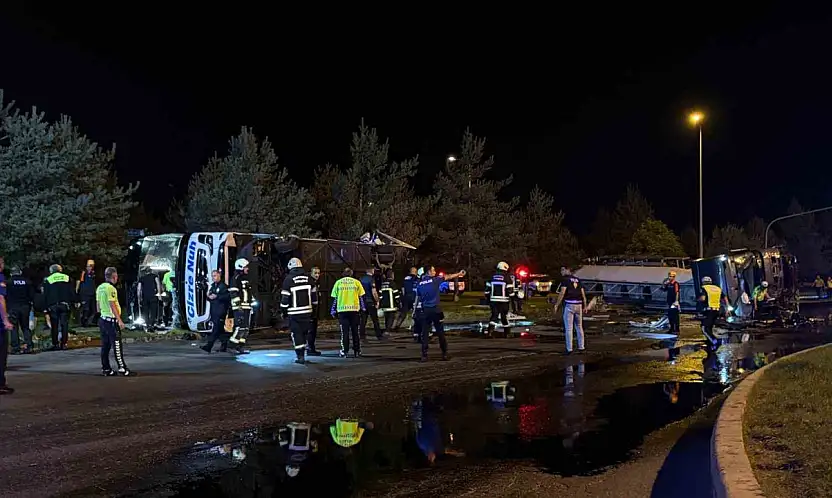 Kayseri'de yolcu otobüsü ile yakıt tankeri taşıyan tır çarpıştı! 30 yaralı var
