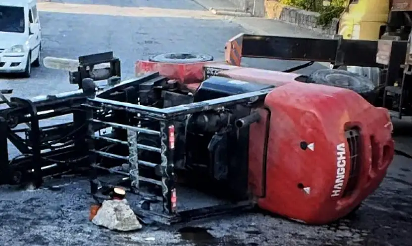Kayseri'de forklift devrildi: Sürücü altında kaldı