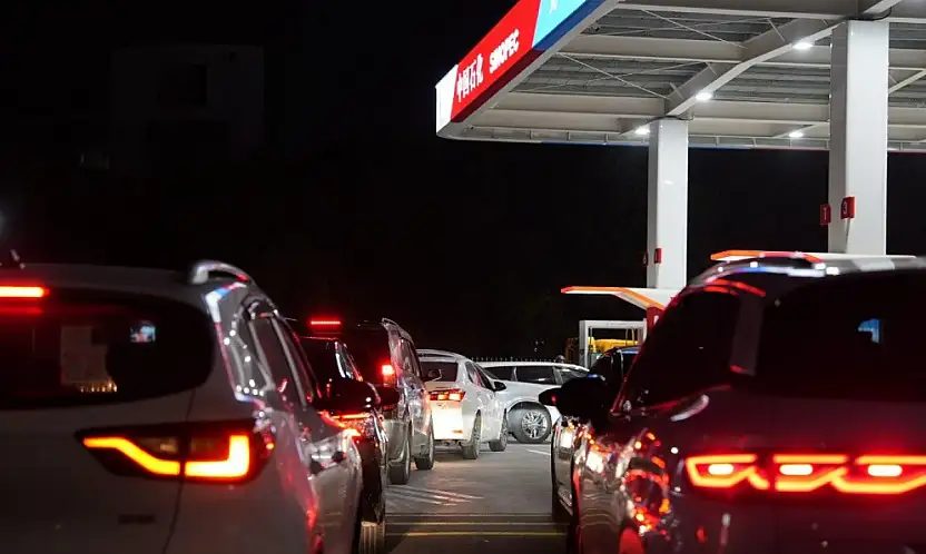 Kayseri'de gece yarısı öncesi dikkat çeken manzara! Uzun kuyruklar oluştu