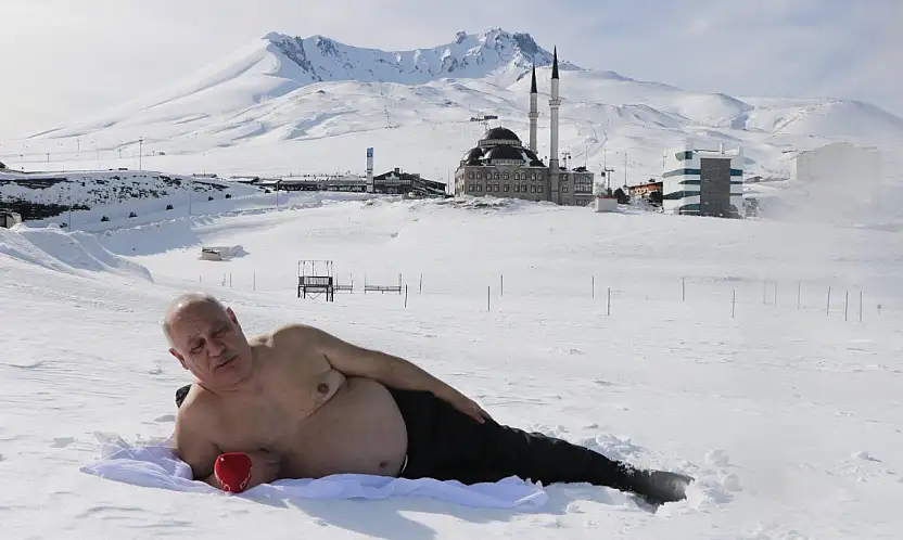 Kayseri'de görenler dondu kaldı! Erciyes'te eksi 5 derece bakın ne oldu?