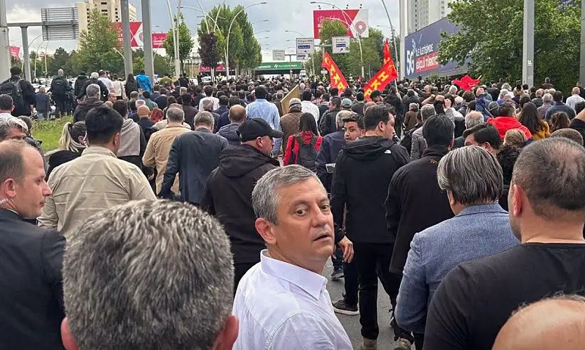 Kayseri'de görevden aldığı isimlerden Özgür Özel'e tam destek