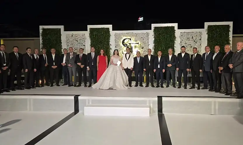 Kayseri'de görkemli düğün! Eski Bakan da katıldı