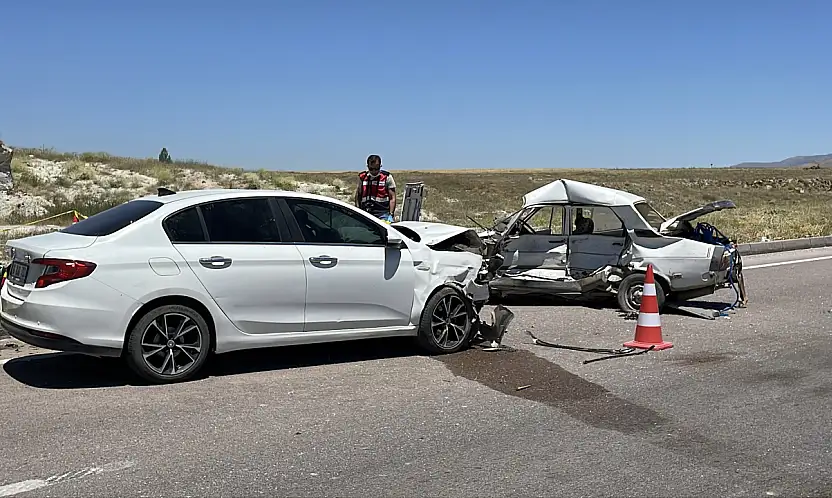 Kayseri'de iki otomobil çarpıştı! Sürücü hayatını kaybetti