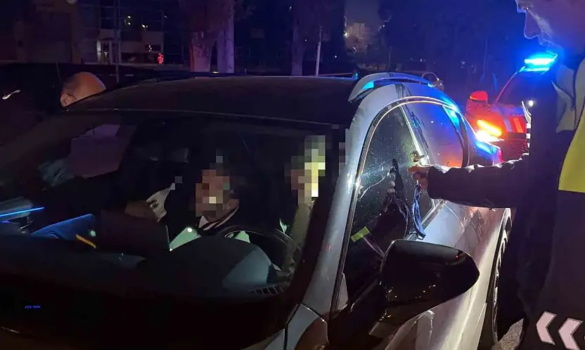 Kayseri'de kırmızı ışıkta uyuyakaldılar! Gerçek polis kontrolünde ortaya çıktı