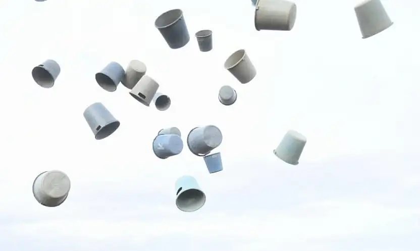 Kayseri'de kovalar havada uçuştu! O kovaları kim, neden attı?