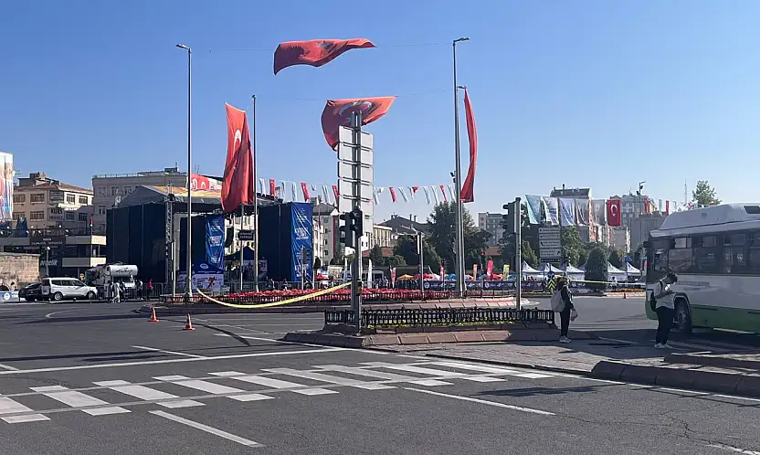 Kayseri'de maraton koşusu şehir trafiğini alt üst etti!
