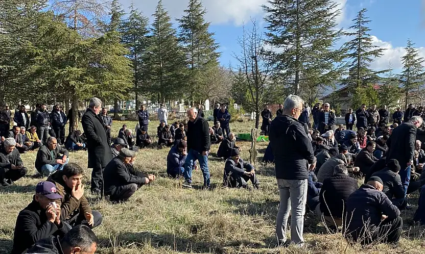 Kayseri'de öldürülen kadın memleketinde toprağa verildi