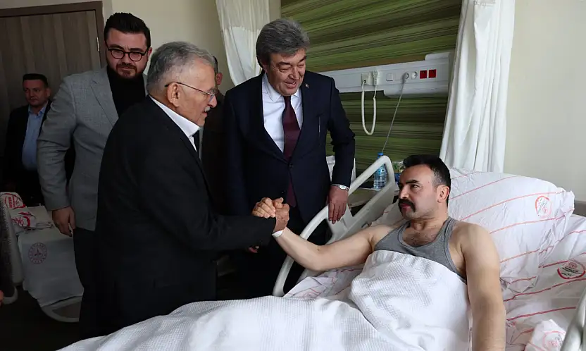 Kayseri'de operasyonda yaralanmıştı! Özel harekat polisini bakın kimler ziyaret etti?