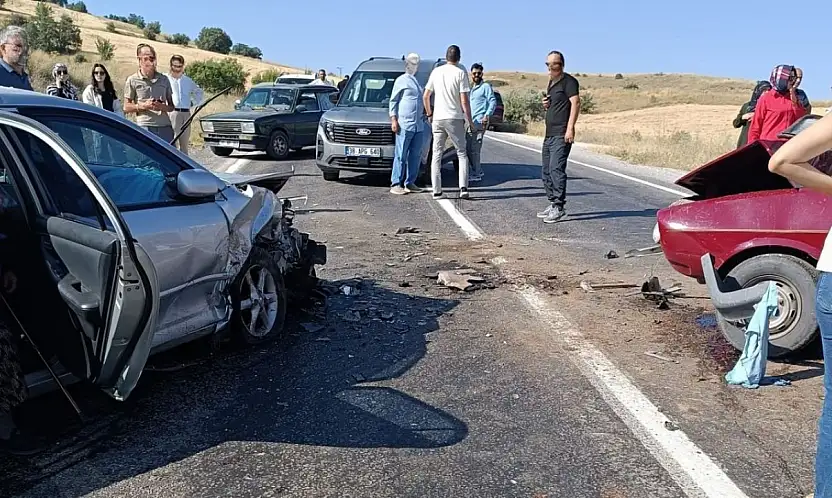 Kayseri'de otomobiller kafa kafaya çarpıştı! Ölü ve yaralılar var