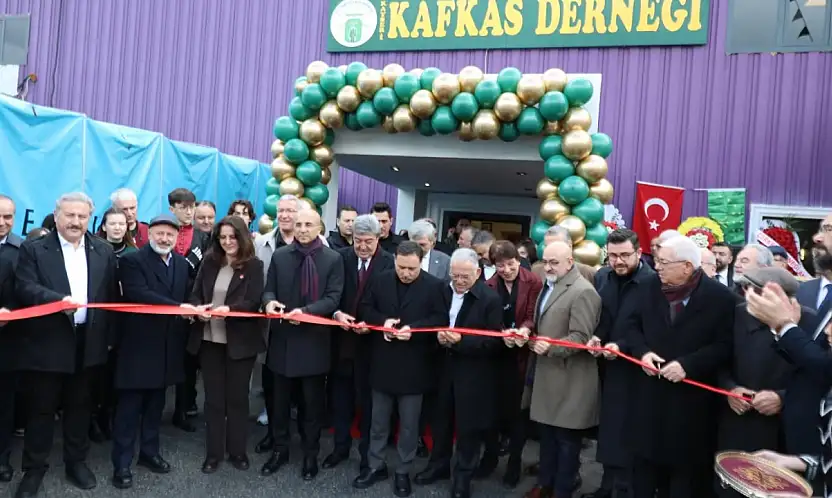 Kayseri'de protokolü buluşturan açılış: Et ile tırnak gibiyiz