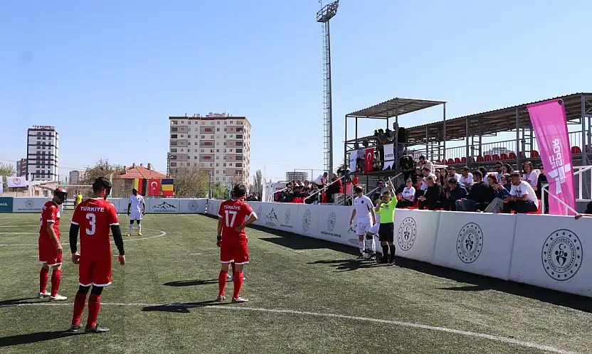 Kayseri'de sessiz sedasız milli maç oynandı! A Milli takım Kayseri'ye geldi, Argıncık'ta maç yaptı