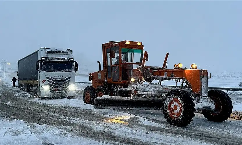 Kayseri'de sürücüler yolda kaldı! İşte kapalı güzergâhlar
