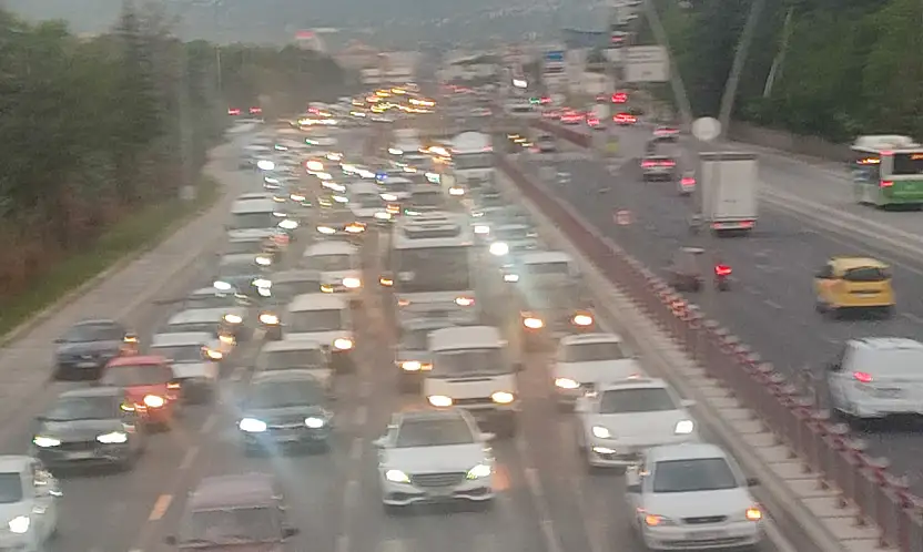 Kayseri'de trafik kitlendi! Aracıyla o güzergahtan giden pişman oldu