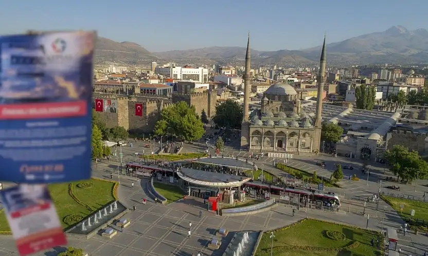 Kayseri'de yaşayanlar dikkat! Binalara uyarı asıldı, baştan sona değişecek