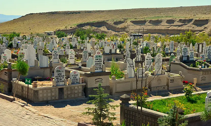Kayseri'de yeni yılda mezar ücretleri ne kadar olacak? En pahalı mezar nerede? İşte yeni yıl için gündeme gelecek ücret tarifesi