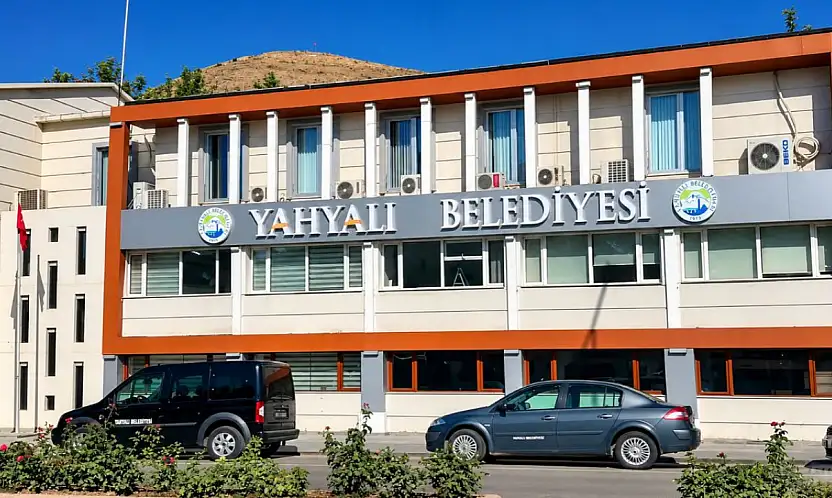 Kayseri'de yol kenarlarındaki elmalar gündem oldu! Belediyeden açıklama geldi