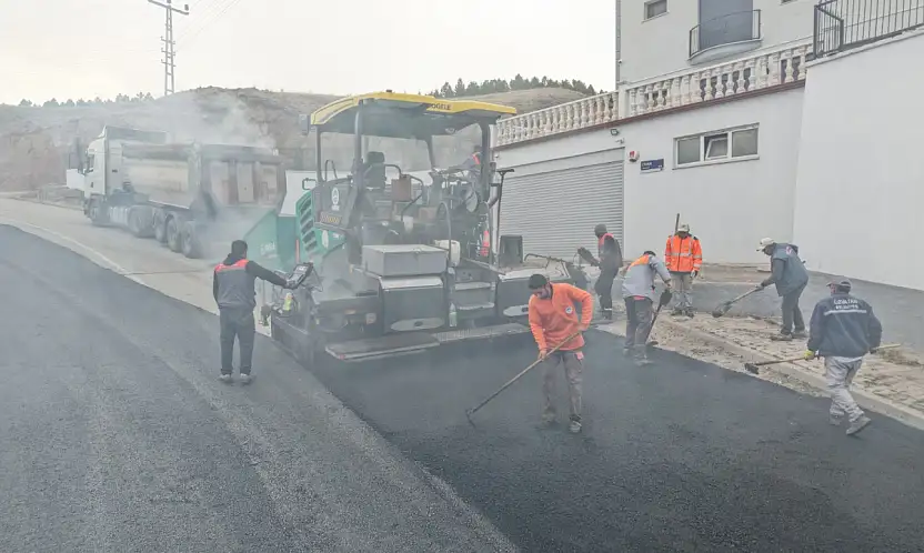 Kayseri'de yollar yenileniyor: 476 bin ton sıcak asfalt serildi
