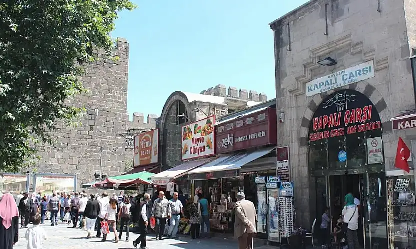 Kayseri'deki 800 yıllık çarşı, lüks AVM'lere karşı