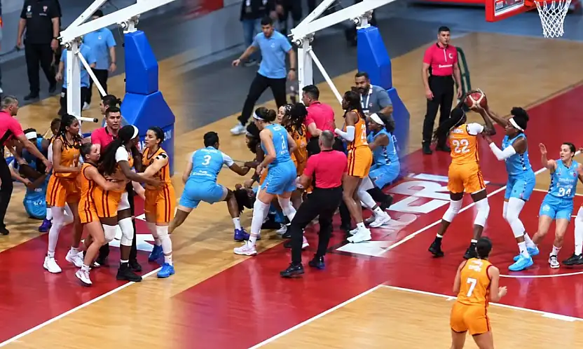 Kayseri'deki maçta kadınların saç başa kavgası Türkiye gündeminde
