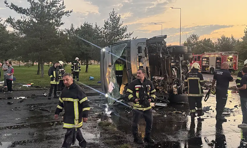 Kayseri'deki yolcu otobüsü ile tırın çarpıştığı kazada yakıt detayı