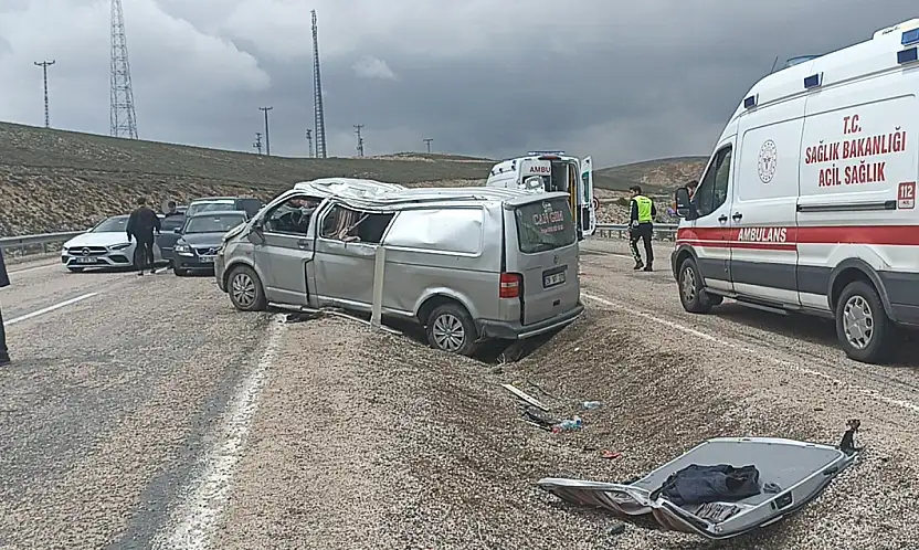 Kayseri'den Malatya istikametine giden araç kaza yaptı! 1 ölü 8 yaralı