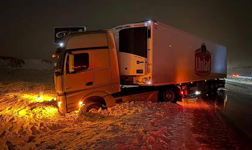 Kayseri-Malatya Karayolu'nda kabus! 20 araç birbirine girdi, yol buz pistine döndü