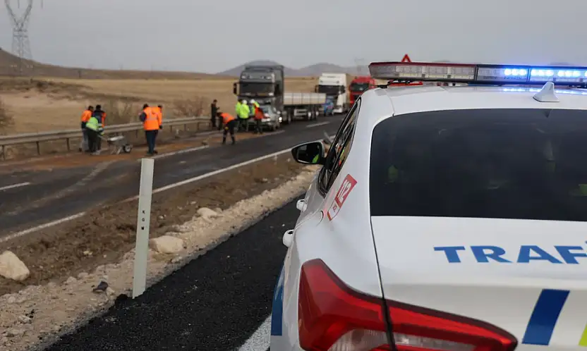 Kayseri-Nevşehir yolunda can pazarı: Otomobille tır kafa kafaya çarpıştı
