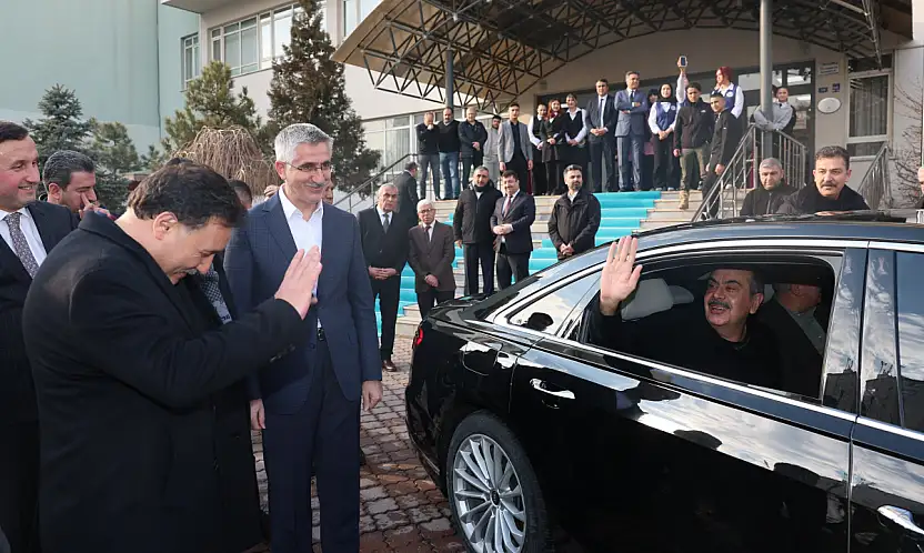 Kayseri protokolü Bakan'ı uğurladı!