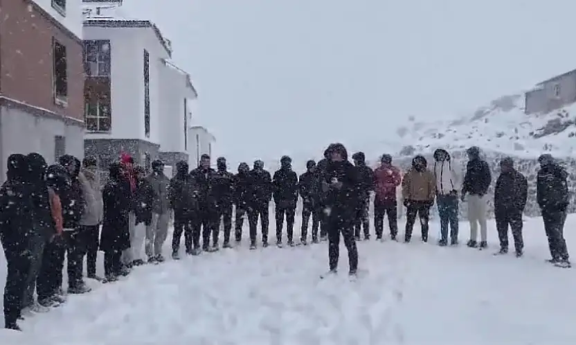 Kayseri TOKİ şantiyesinde işçiler işi bıraktı