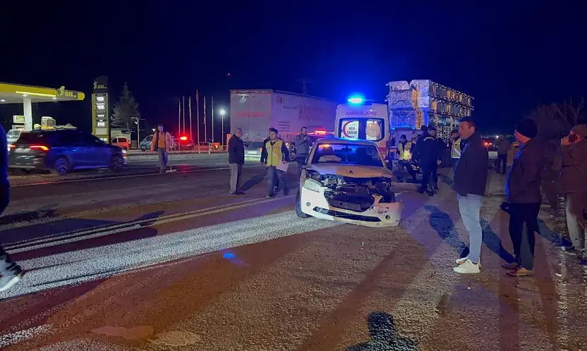 Kayseri yolunda yolcu otobüsü ile tır çarpıştı! Kazaya giden astsubaya otomobil çarptı