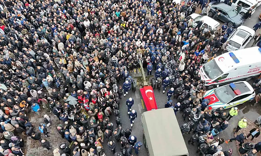 Kayseri'de şehide son görev! Binlerce kişi katıldı