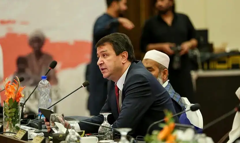 Kayserili Genel Başkan'dan 'Çıkar telefonunu' diyen amca çıkışı