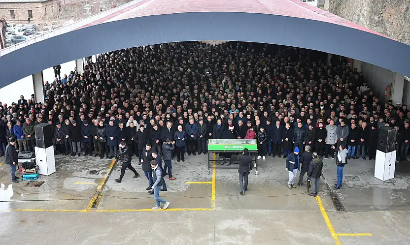 Kayserili ünlü iş adamı toprağa verildi