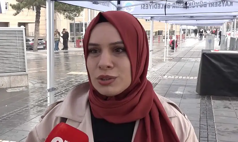 Kayserili vatandaştan dikkat çeken söz! Bir kız çocuğunun parmak kaldırması demek
