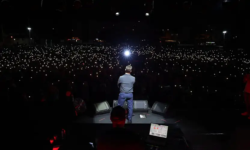 Kayserililer oraya akın etti! Ünlü sanatçılar sahneye çıktı