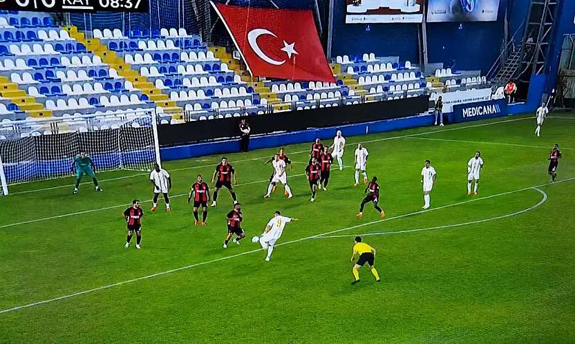 Kayserispor Karagümrük karşılaşmasında ilk yarı sona erdi