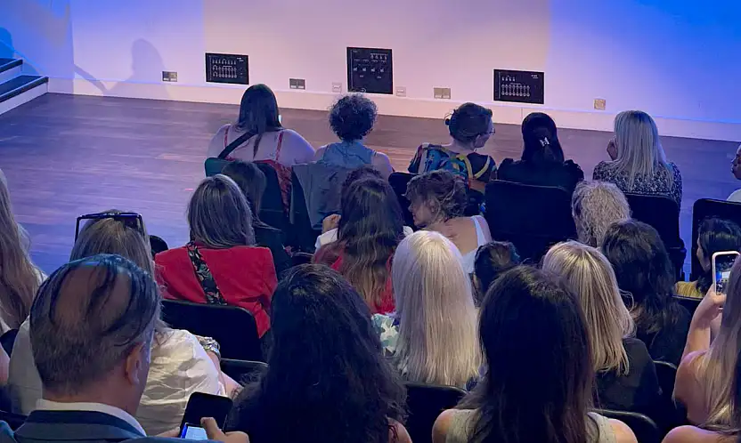 Londra'da Kralın Okulunda Kayserili Profesörün Atatürk sözleri yankılandı