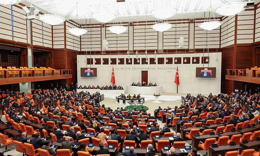 Meclis'te oldu! 'Kayseri ayağa kalkacak, Kayseri'nin sesinden korktular! Kayseri'yi susturmayın' diye sesler yükseldi