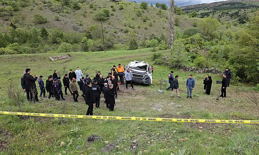 Öğrenci servisi şarampole uçtu: İkisi öğrenci üç kişi hayatını kaybetti!